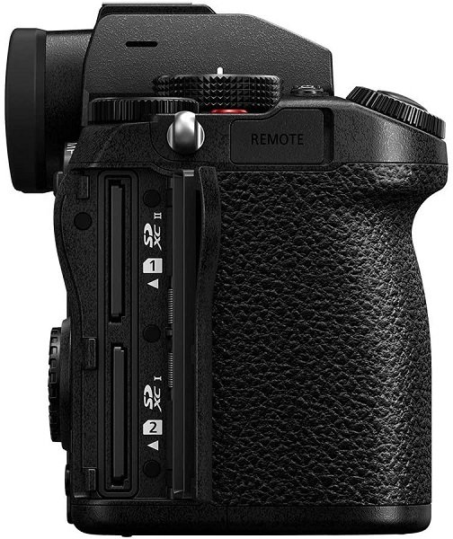 Panasonic LUMIX S5 Full Frame Mirrorless Camera, 4K 60P Video Recording with Flip Screen & WiFi, L-Mount, 5-Axis Dual I.S, DC-S5BODY (Black)